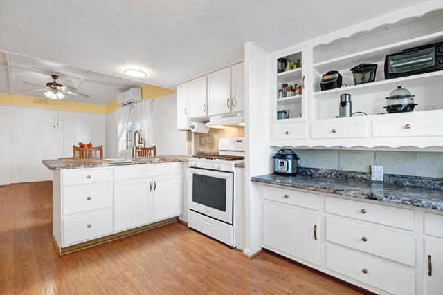 7 Sand Creek, Cathedral City CA: https://media.crmls.org/mediaz/05c9579b-fefd-4b65-acbd-6077240fabdb.jpg
