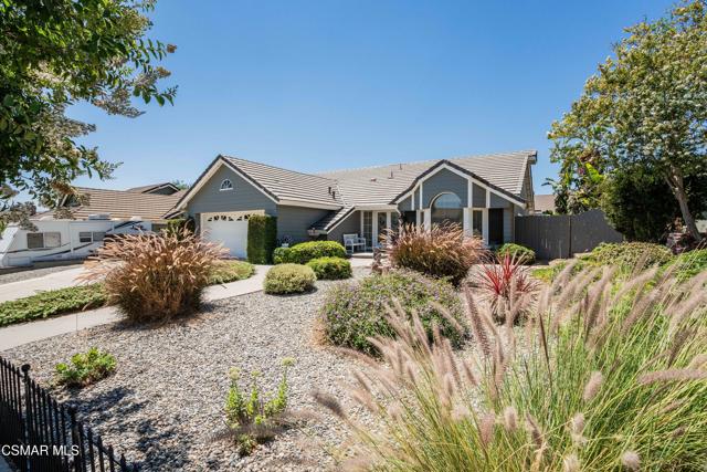 2753 Deerwood Avenue, Simi Valley CA: https://media.crmls.org/mediaz/05c9962e-bbbd-4a0c-bb50-22a896d157b2.jpg