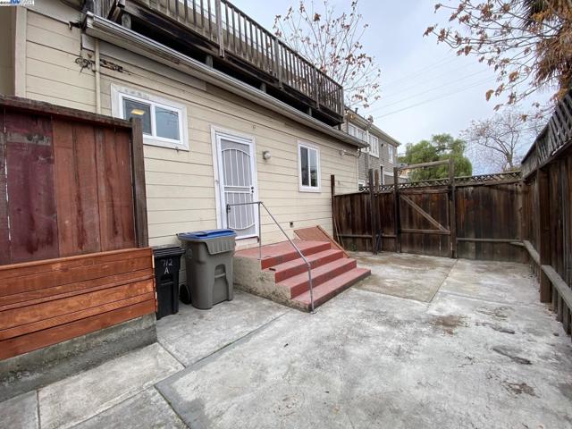 712 S 2Nd St, San Jose CA: https://media.crmls.org/mediaz/05c9afa2-e2b6-4e38-9bde-f31a823151a6.jpg