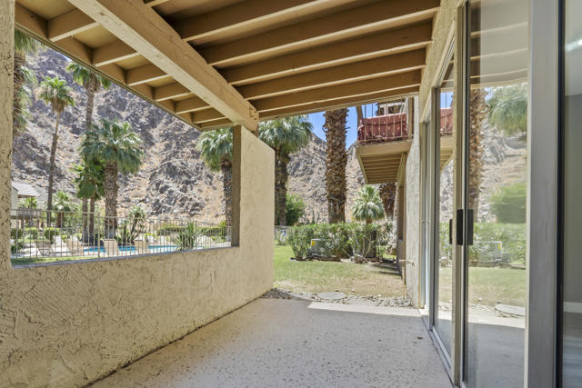 46855 Mountain Cove Drive, Indian Wells CA: https://media.crmls.org/mediaz/05c9d6d4-bef0-4355-acad-c4a2e3801130.jpg
