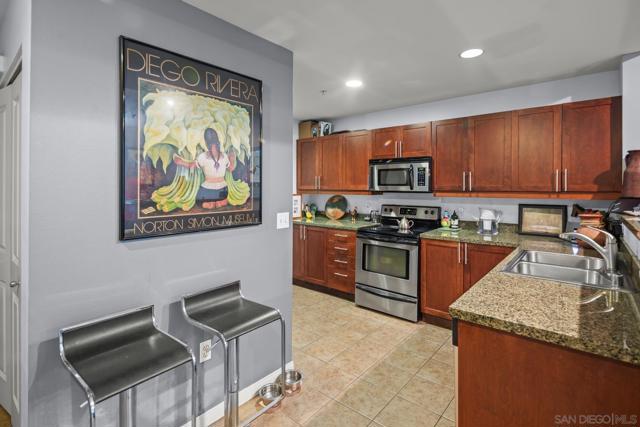 206 Park Blvd, San Diego CA: https://media.crmls.org/mediaz/05ca1714-dad7-443d-8a19-30a68dd85bb3.jpg