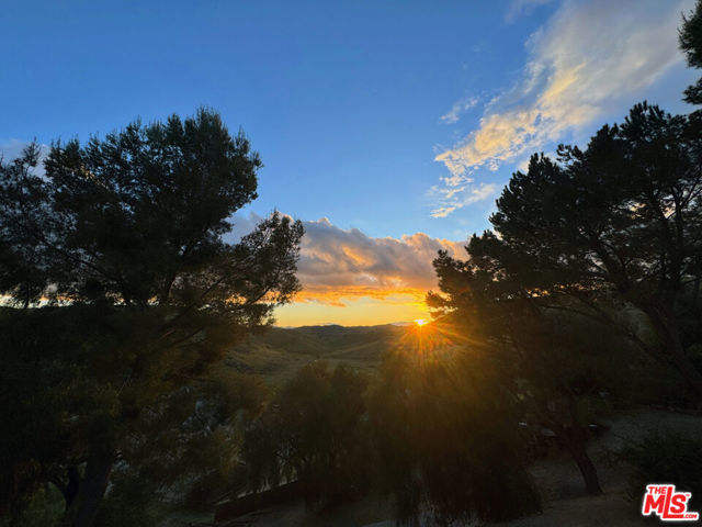 24822 Wooded Vista, West Hills CA: https://media.crmls.org/mediaz/05cc7f2b-b416-42d1-84a5-545e294667ec.jpg