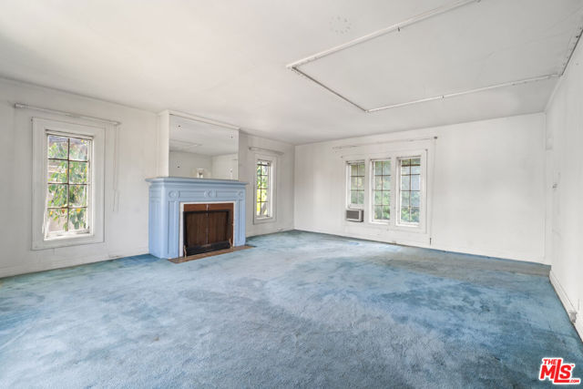 443 S June Street, Los Angeles CA: https://media.crmls.org/mediaz/05ccfa6e-1632-4d05-9a10-832dc5ca1b10.jpg