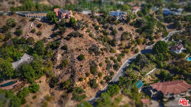 2811 Benedict Canyon Drive photo 8