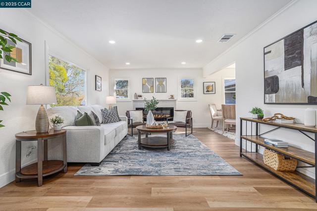 2139 WHYTE PARK AVE, Walnut Creek CA: https://media.crmls.org/mediaz/05cd99ea-1260-4617-ac71-c827c845605e.jpg