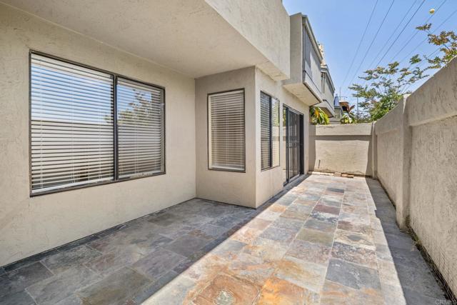 Detail Gallery Image 11 of 23 For 5983 Gaines St, San Diego,  CA 92110 - 3 Beds | 2/1 Baths