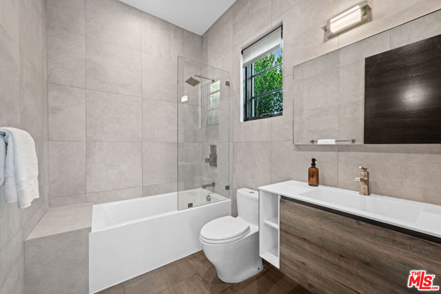 741 N Vista Street, Los Angeles CA: https://media.crmls.org/mediaz/05cdfad7-3a46-4ccd-a196-e755d8341ebf.jpg