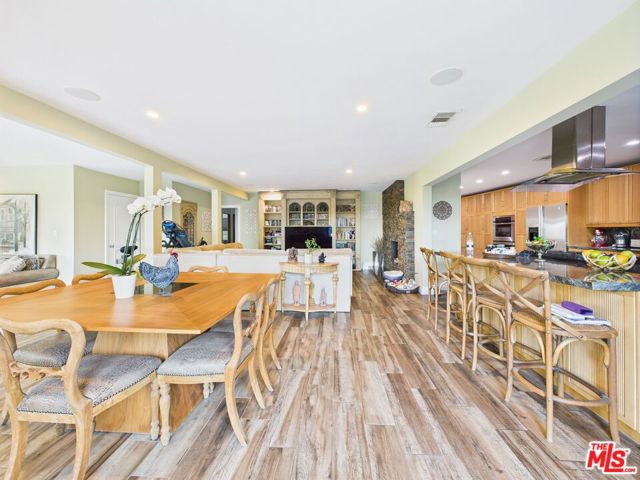4723 Dunas Lane, Tarzana CA: https://media.crmls.org/mediaz/05ce5628-e52b-4430-acbe-267895c3d218.jpg