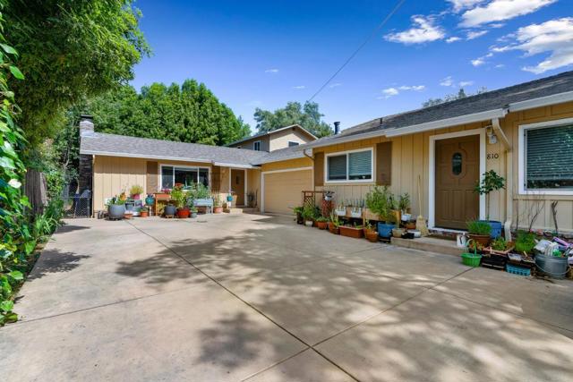 810 Cambridge Avenue, Menlo Park CA: https://media.crmls.org/mediaz/05ce6cb2-96bb-49ff-96da-ef9bb58cbe81.jpg
