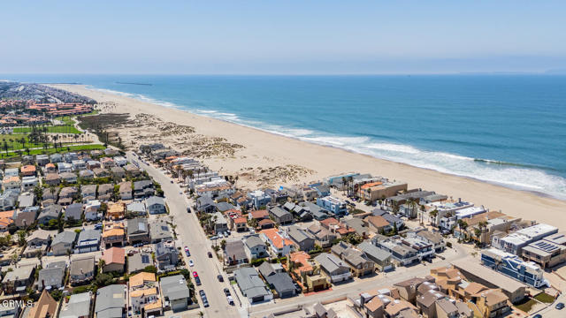 5114 Marlin Way, Oxnard CA: https://media.crmls.org/mediaz/05ce9e97-70ef-4857-a4f9-16c07906dcb3.jpg