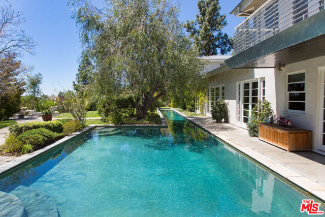 3220 Tahoe Place, Los Angeles CA: https://media.crmls.org/mediaz/05ceac40-d930-47a3-b6e5-b4db0120366f.jpg