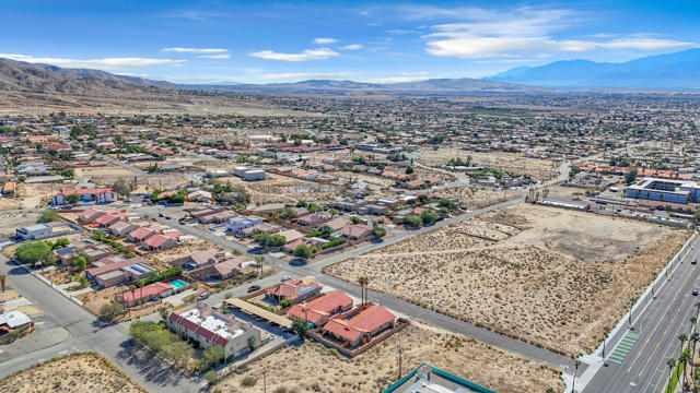 66550 San Diego Dr Drive, Desert Hot Springs CA: https://media.crmls.org/mediaz/05cec7a3-756a-41e7-9d26-24ac62acff0c.jpg