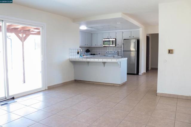 3804 Malibu, Pittsburg CA: https://media.crmls.org/mediaz/05cec9a5-9e76-4a45-90e2-5b3616e16065.jpg