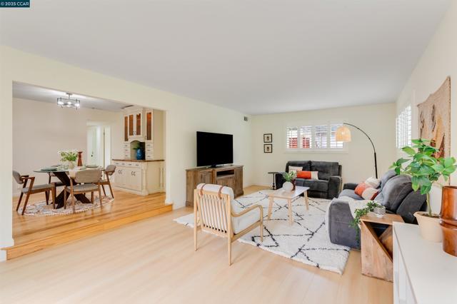 438 Odin Dr, Pleasant Hill CA: https://media.crmls.org/mediaz/05cf0d1f-796c-4fb4-9af9-62f505a5198f.jpg