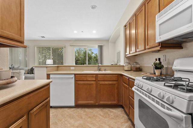 Detail Gallery Image 14 of 46 For 1371 Sky Ridge Ct, San Marcos,  CA 92078 - 3 Beds | 2/1 Baths