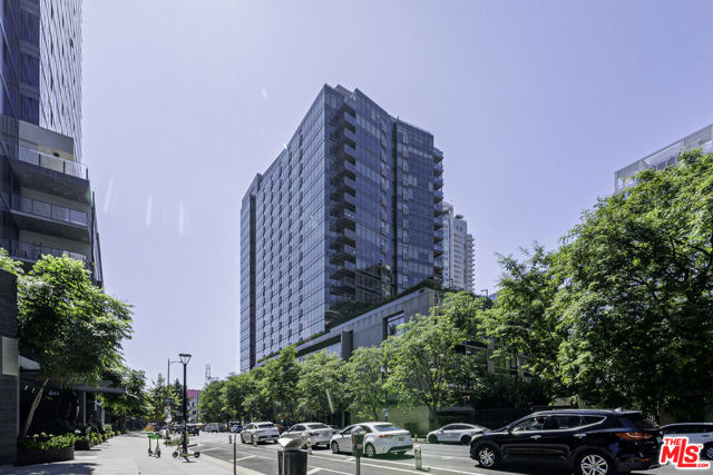 1155 S Grand Avenue, Los Angeles CA: https://media.crmls.org/mediaz/05cf7985-9a95-416e-a05f-ba2eec5ad77d.jpg