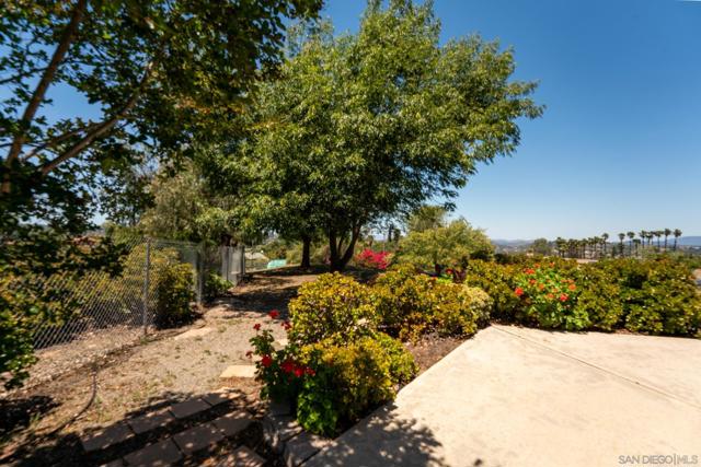 28149 Orange Terrace, Valley Center CA: https://media.crmls.org/mediaz/05cf7d54-9c1a-422e-8da8-06fc76d80e9f.jpg