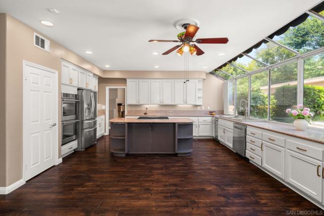 14058 Pearson CT, Rancho Cucamonga CA: https://media.crmls.org/mediaz/05d03753-1108-4690-b184-99d562e6f084.jpg