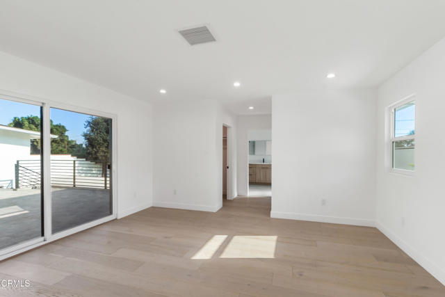 Detail Gallery Image 12 of 27 For 3880 Shadow Grove Rd, Pasadena,  CA 91107 - 3 Beds | 3/1 Baths