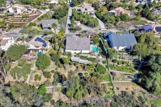 2785 Canyon Oak Pl, Escondido CA: https://media.crmls.org/mediaz/05d0eb1c-3816-4abc-8fcd-193b4cc3b496.jpg