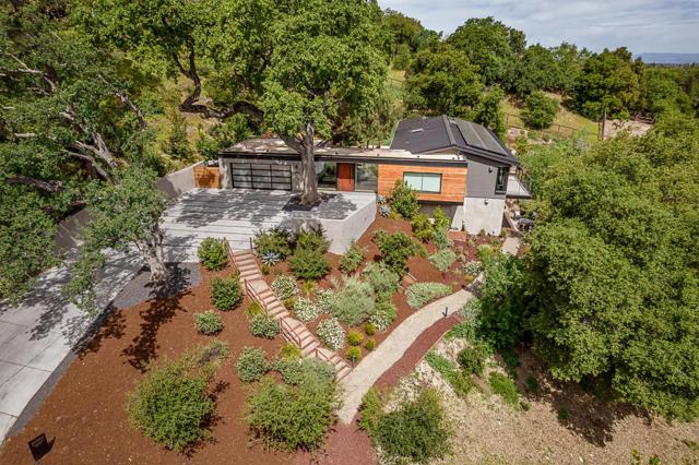 26896 Alejandro Drive, Los Altos Hills CA: https://media.crmls.org/mediaz/05d10865-d50e-4b43-9e26-418d251f1e0c.jpg