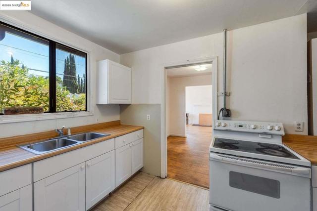 2840 Mount Diablo ST, Concord CA: https://media.crmls.org/mediaz/05d21a31-fb28-4fc5-b941-73d18764b8a8.jpg