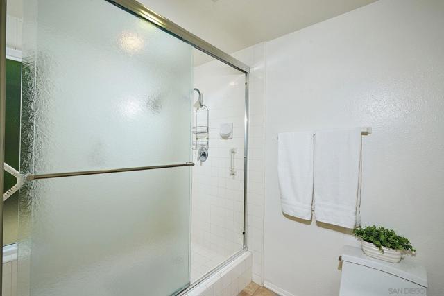 2162 Caminito Circulo Sur, La Jolla CA: https://media.crmls.org/mediaz/05d22851-b1c7-4c43-8e5e-fb8ce0724e9c.jpg