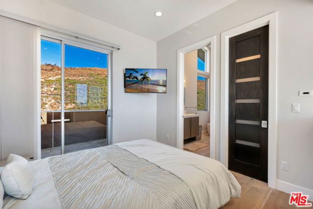 25423 Malibu Road, Malibu CA: https://media.crmls.org/mediaz/05d22d39-bfa3-4b1a-b9f7-67e22ee2b5a0.jpg