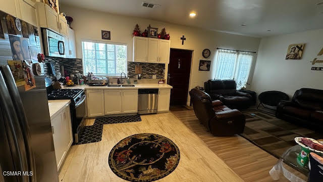 1755 Heywood Street, Simi Valley CA: https://media.crmls.org/mediaz/05d262e3-49dd-4625-8f4c-717dc46d0b12.jpg