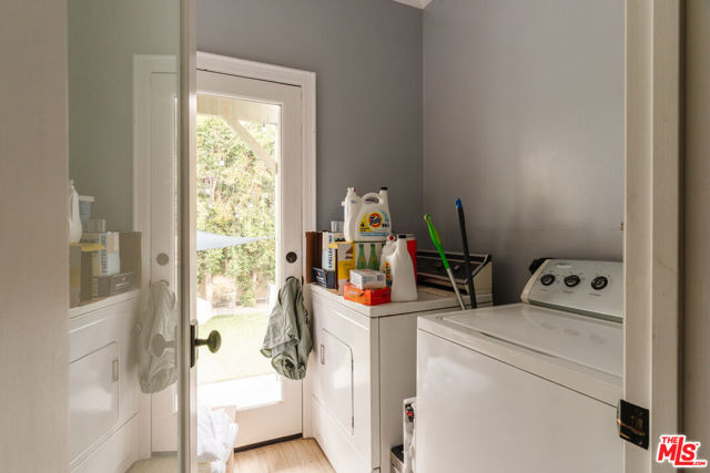 831 S Stanley Avenue, Los Angeles CA: https://media.crmls.org/mediaz/05d28139-b3bf-4cbe-87a1-95ee0dcaf4fd.jpg
