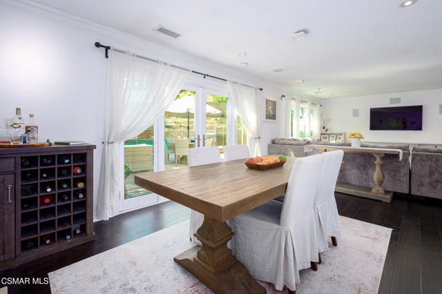 26007 Philrich Circle, Calabasas CA: https://media.crmls.org/mediaz/05d34952-062a-489e-92a9-8e45e0dca864.jpg