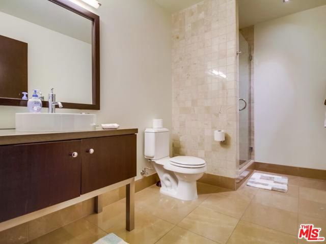 1100 S Hope Street, Los Angeles CA: https://media.crmls.org/mediaz/05d38547-f015-4317-bcb8-c436c6212c01.jpg
