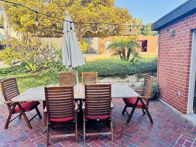 215 N Vulcan Drive, Encinitas CA: https://media.crmls.org/mediaz/05d3fd8c-b29f-432c-9571-11a4651bceb1.jpg