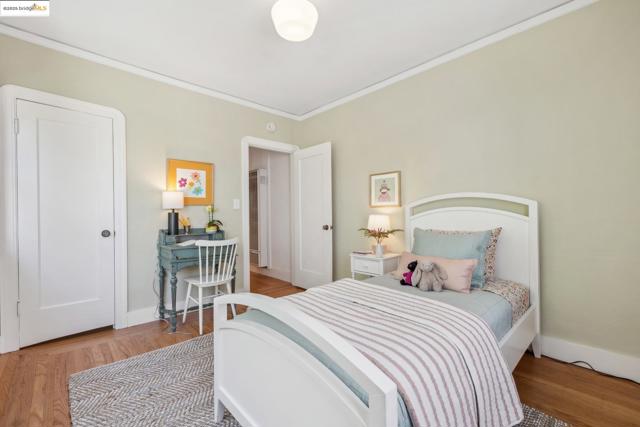1675 Visalia Ave, Berkeley CA: https://media.crmls.org/mediaz/05d45c64-4609-4f37-ae31-e4090da54371.jpg
