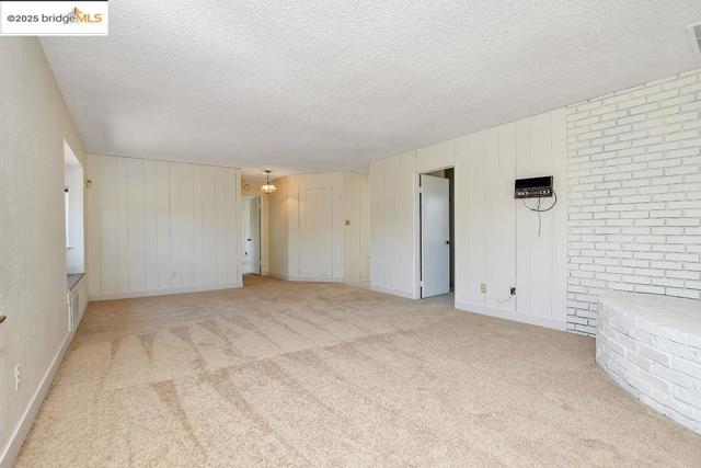 3026 El Monte Ct, Antioch CA: https://media.crmls.org/mediaz/05d48059-2c02-49d7-82a8-350b4e11e922.jpg