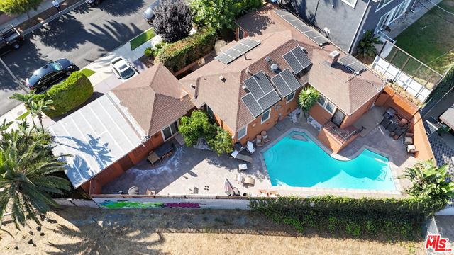 1807 Cochran Place, Los Angeles CA: https://media.crmls.org/mediaz/05d48bb8-d517-4856-89d4-25f06251617e.jpg