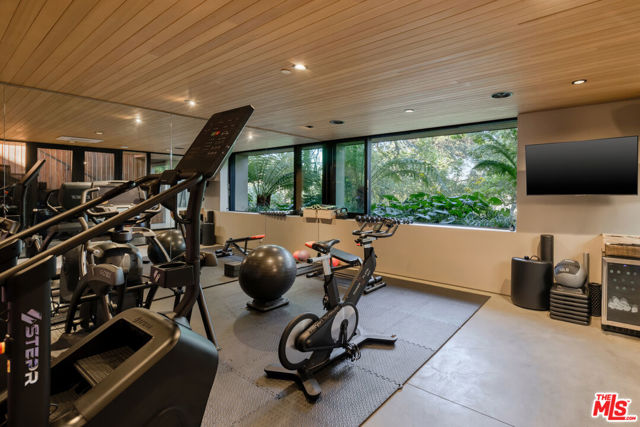 9551 Oak Pass Road, Beverly Hills CA: https://media.crmls.org/mediaz/05d4a972-8782-4e10-8918-2e95d16965af.jpg