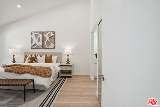 17109 Palisades Circle, Pacific Palisades CA: https://media.crmls.org/mediaz/05d55ff7-2478-4a98-8ceb-c1050757f8da.jpg