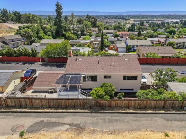 423 Riviera Drive, Union City CA: https://media.crmls.org/mediaz/05d56298-f9a1-47d7-908a-34f3505050a9.jpg