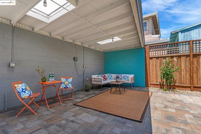 3671 38th Ave, Oakland CA: https://media.crmls.org/mediaz/05d57c4f-8410-42eb-bdb4-02000d1146a4.jpg
