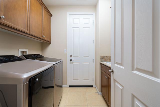 81139 Laguna Court, La Quinta CA: https://media.crmls.org/mediaz/05d5c5fa-4c65-4746-8e45-c6730f47706c.jpg
