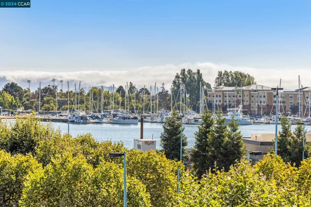 5 Embarcadero, Oakland, California 94607, 2 Bedrooms Bedrooms, ,2 BathroomsBathrooms,Condominium,For Sale,Embarcadero,41069299