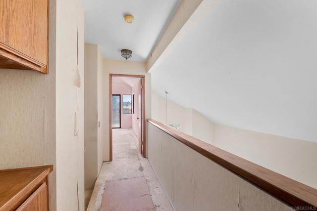 2818 Forest View Way, Carlsbad CA: https://media.crmls.org/mediaz/05d62ec4-608b-4cc8-9a45-1565a795d051.jpg