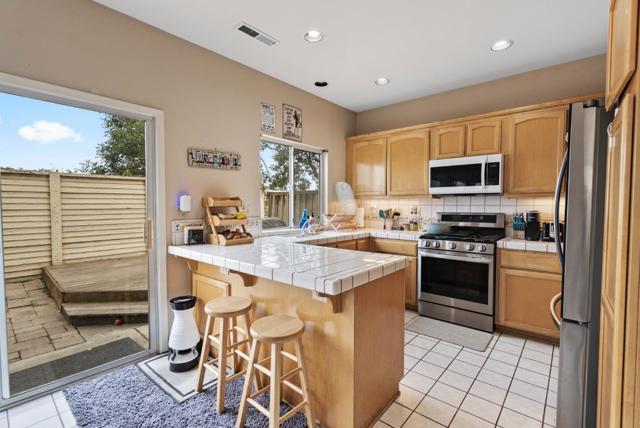 18177 Stonegate Court, Salinas CA: https://media.crmls.org/mediaz/05d64dec-84c1-4282-abfd-e9b7a8f130c0.jpg