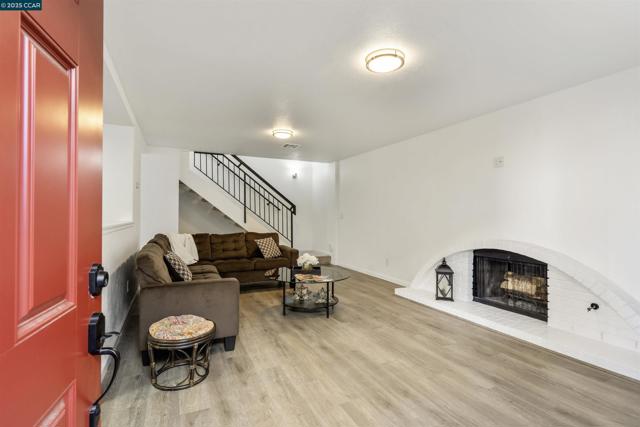 2593 El Portal Dr., San Pablo CA: https://media.crmls.org/mediaz/05d6b78d-407e-43ce-918f-89b654ce1f7f.jpg