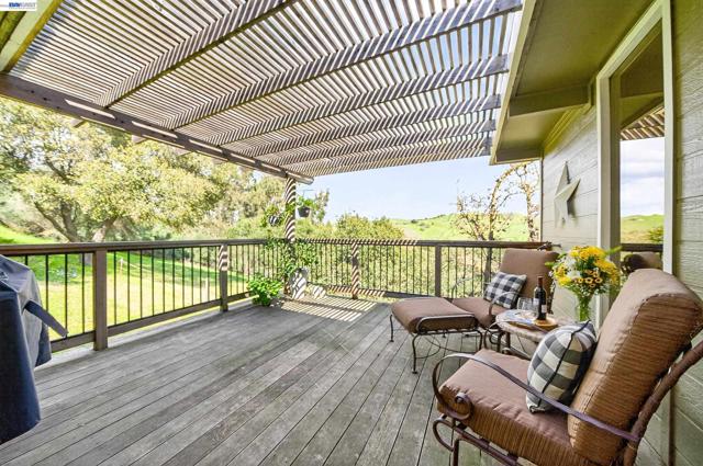 10700 Foothill Rd, Sunol CA: https://media.crmls.org/mediaz/05d6d118-3d77-4d4f-adf9-202917aa1655.jpg