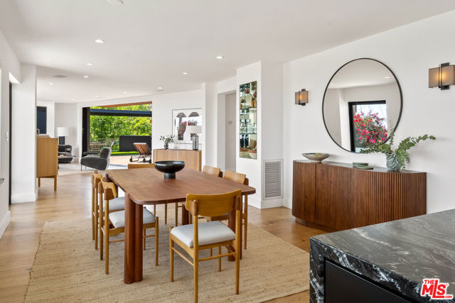 8021 Floral Avenue, Los Angeles CA: https://media.crmls.org/mediaz/05d6ff3c-393d-4d8f-966d-d9138203753b.jpg
