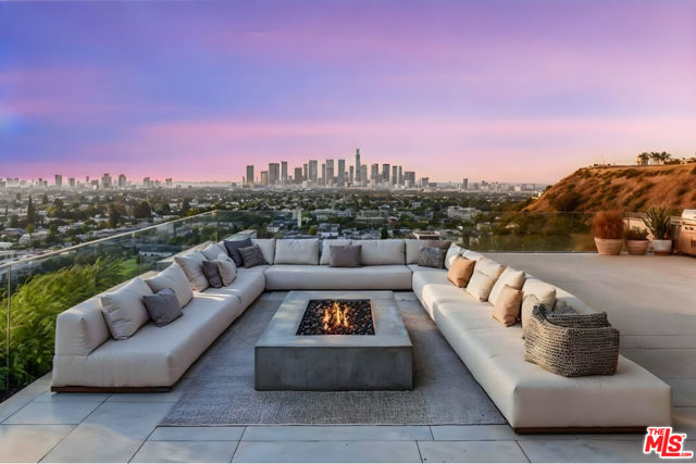 1510 N Tigertail Road, Los Angeles CA: https://media.crmls.org/mediaz/05d7cc87-6a70-48d8-81eb-46e6f5cdd348.jpg