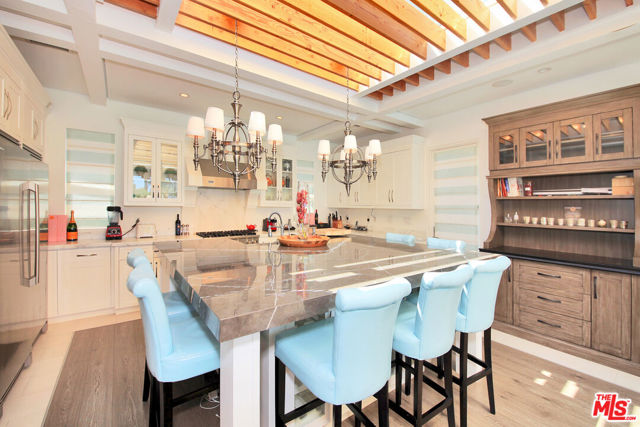 3054 Elvido Drive, Los Angeles CA: https://media.crmls.org/mediaz/05d7d3ca-6d9a-4bb0-956c-003593fe3f5e.jpg