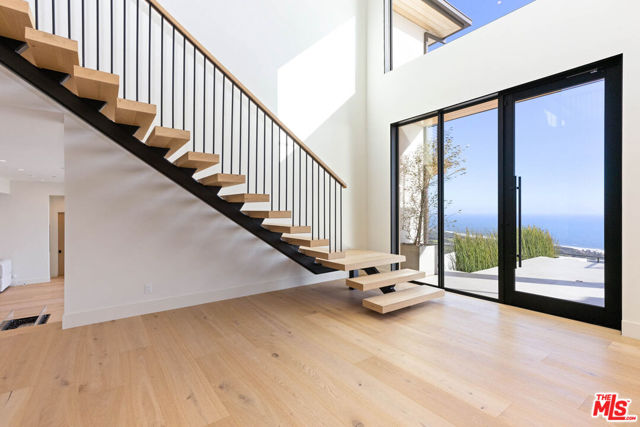 5366 Horizon Drive, Malibu CA: https://media.crmls.org/mediaz/05d7f038-9279-48d9-b601-bbd89d42fa1a.jpg